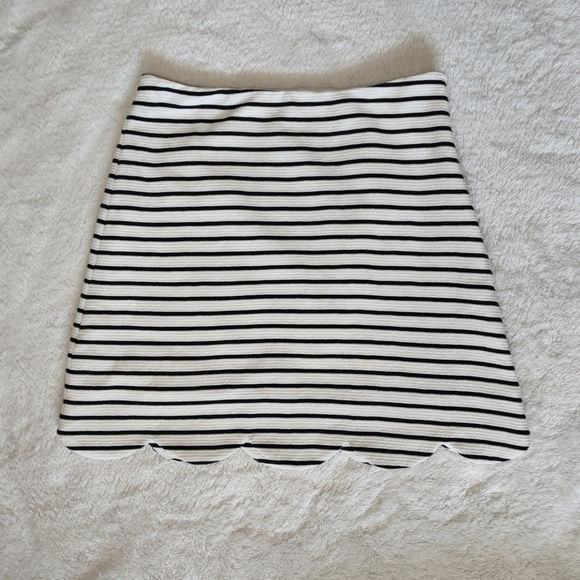 Design Lab Lord Taylor Sz Small Striped Mini‎ Skirt Scalloped Hem White Black - Picture 4 of 6